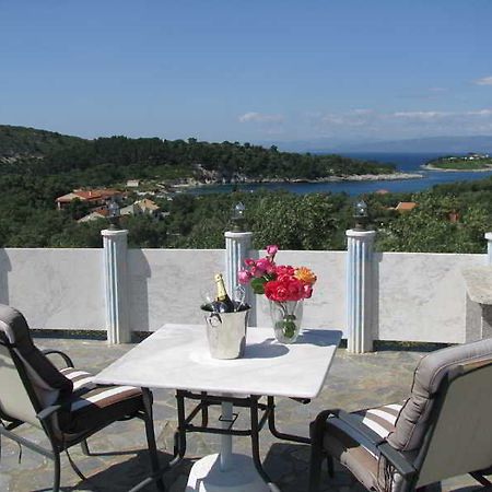 Paco'S Resort Gaios Exterior photo