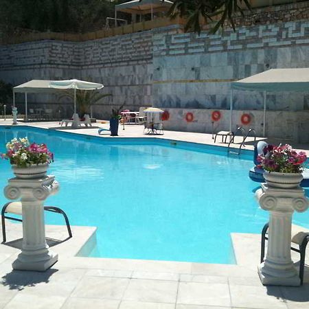 Paco'S Resort Gaios Exterior photo